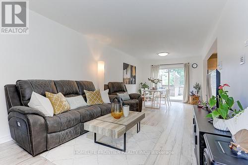 352 Hollywood Drive, Georgina, ON - Indoor Photo Showing Living Room