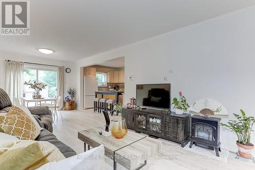 352 Hollywood Drive, Georgina, ON - Indoor Photo Showing Living Room