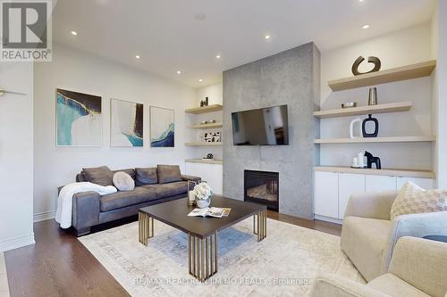 5 Sharonview Crescent, East Gwillimbury, ON - Indoor Photo Showing Living Room With Fireplace