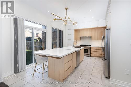 5 Sharonview Crescent, East Gwillimbury, ON - Indoor Photo Showing Kitchen