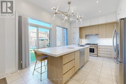 5 Sharonview Crescent, East Gwillimbury, ON - Indoor Photo Showing Kitchen