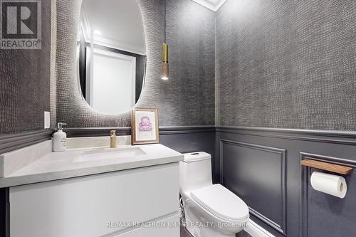 5 Sharonview Crescent, East Gwillimbury, ON - Indoor Photo Showing Bathroom