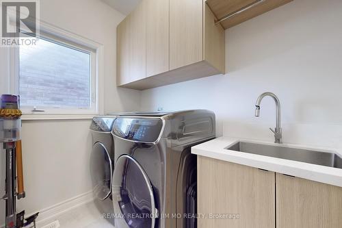 5 Sharonview Crescent, East Gwillimbury, ON - Indoor Photo Showing Laundry Room