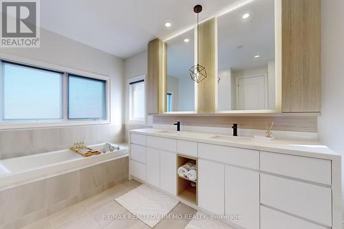 5 Sharonview Crescent, East Gwillimbury, ON - Indoor Photo Showing Bathroom