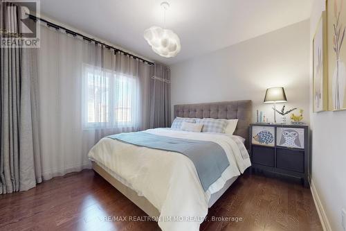 5 Sharonview Crescent, East Gwillimbury, ON - Indoor Photo Showing Bedroom