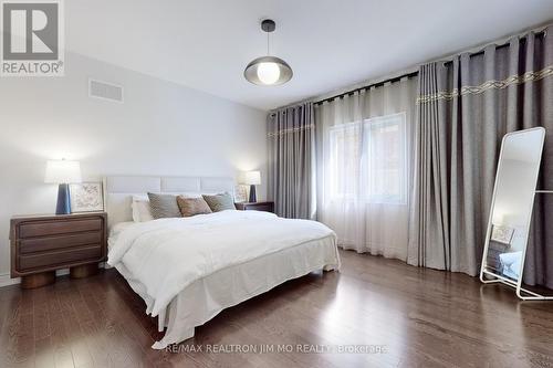 5 Sharonview Crescent, East Gwillimbury, ON - Indoor Photo Showing Bedroom