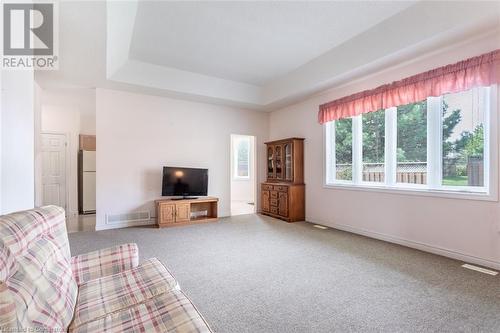 16 Twenty Place Boulevard, Mount Hope, ON - Indoor Photo Showing Living Room