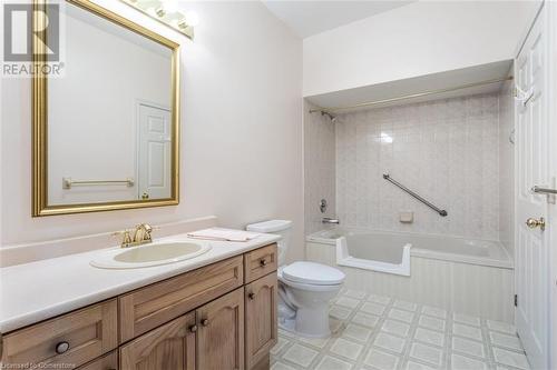 16 Twenty Place Boulevard, Mount Hope, ON - Indoor Photo Showing Bathroom