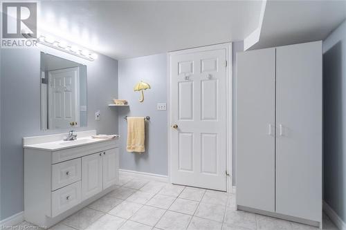 16 Twenty Place Boulevard, Mount Hope, ON - Indoor Photo Showing Bathroom