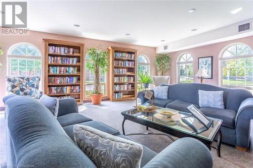 16 Twenty Place Boulevard, Mount Hope, ON - Indoor Photo Showing Living Room