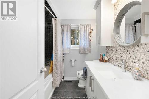 341 Genevieve Street, Windsor, ON - Indoor Photo Showing Bathroom