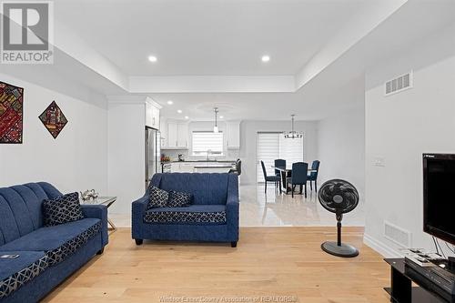 702 Faleria, Lakeshore, ON - Indoor Photo Showing Living Room