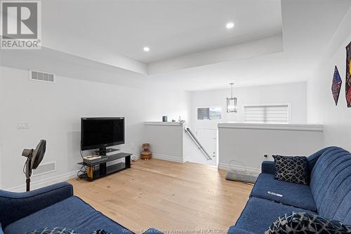 702 Faleria, Lakeshore, ON - Indoor Photo Showing Living Room