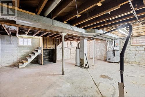 1555 Lincoln Rd, Windsor, ON - Indoor Photo Showing Basement