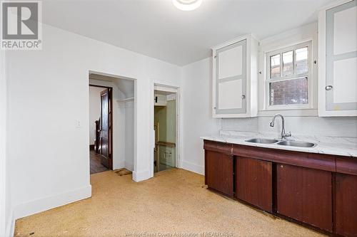 1555 Lincoln Rd, Windsor, ON - Indoor Photo Showing Kitchen With Double Sink