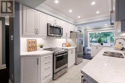 101 Kenpark Avenue, Brampton, ON - Indoor Photo Showing Kitchen With Stainless Steel Kitchen With Double Sink With Upgraded Kitchen