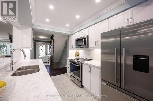 101 Kenpark Avenue, Brampton, ON - Indoor Photo Showing Kitchen With Stainless Steel Kitchen With Double Sink With Upgraded Kitchen