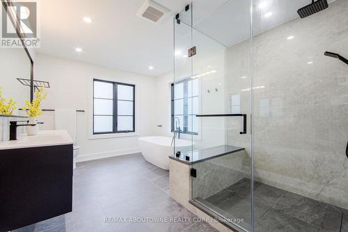 1319 Greeneagle Drive, Oakville, ON - Indoor Photo Showing Bathroom