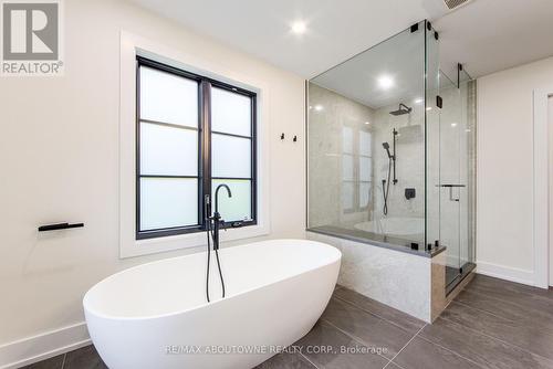 1319 Greeneagle Drive, Oakville, ON - Indoor Photo Showing Bathroom