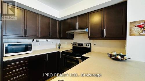 4 - 3070 Thomas Street, Mississauga, ON - Indoor Photo Showing Kitchen