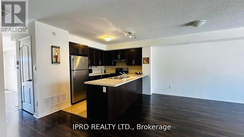 4 - 3070 Thomas Street, Mississauga, ON - Indoor Photo Showing Kitchen