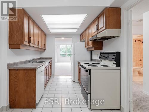 403 - 205 Wynford Drive, Toronto, ON - Indoor Photo Showing Kitchen