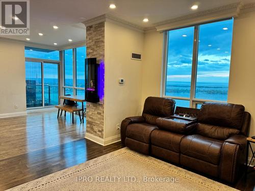 4305 - 16 Harbour Street, Toronto, ON - Indoor Photo Showing Living Room