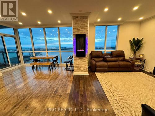 4305 - 16 Harbour Street, Toronto, ON - Indoor Photo Showing Living Room