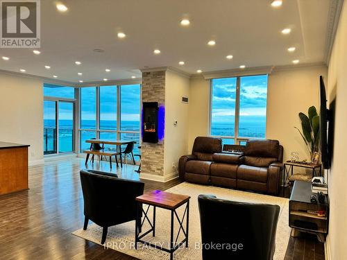 4305 - 16 Harbour Street, Toronto, ON - Indoor Photo Showing Living Room