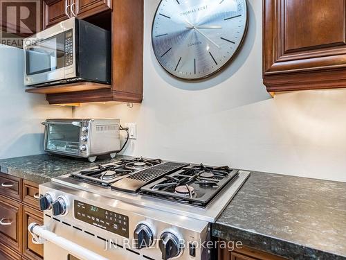 10 Elrose Road, Brampton, ON - Indoor Photo Showing Kitchen