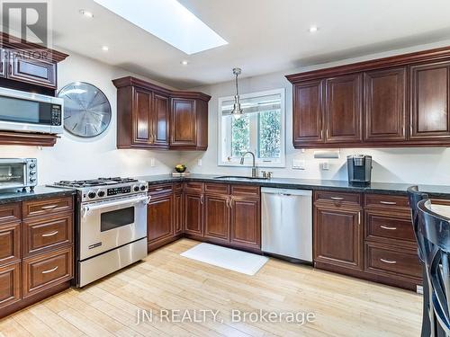 10 Elrose Road, Brampton, ON - Indoor Photo Showing Kitchen