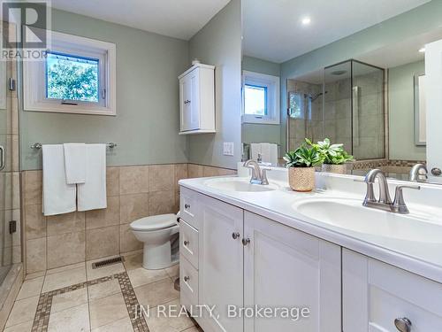 10 Elrose Road, Brampton, ON - Indoor Photo Showing Bathroom