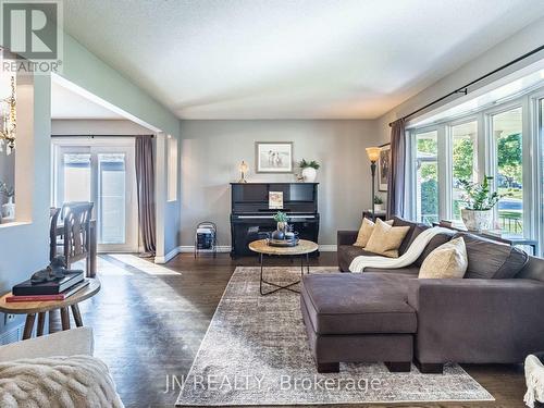 10 Elrose Road, Brampton, ON - Indoor Photo Showing Living Room