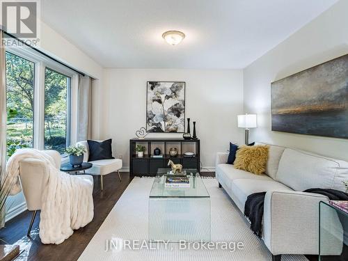 10 Elrose Road, Brampton, ON - Indoor Photo Showing Living Room