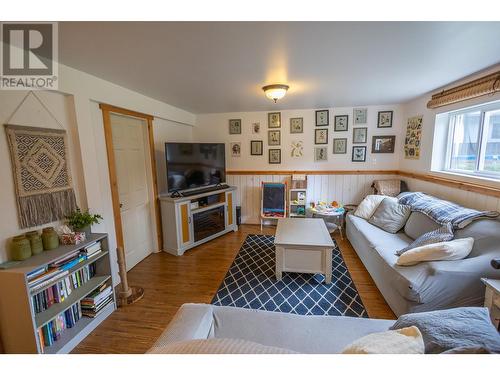 548 Kalum Lake Road, Terrace, BC - Indoor Photo Showing Living Room