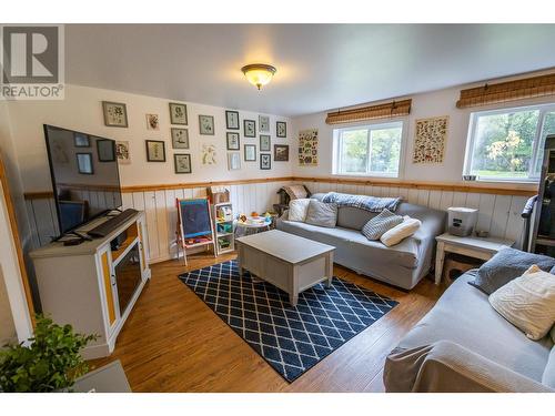 548 Kalum Lake Road, Terrace, BC - Indoor Photo Showing Living Room