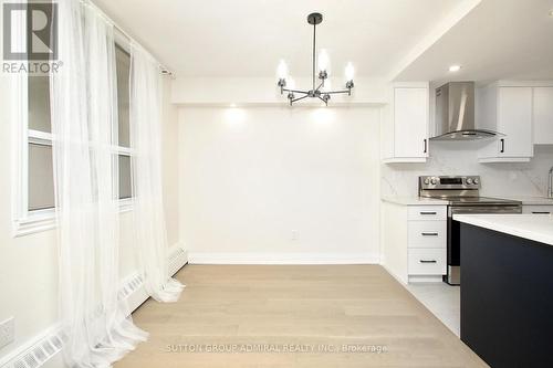 321 - 451 The West Mall, Toronto, ON - Indoor Photo Showing Kitchen