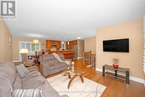 2199 Council Ring Road, Mississauga, ON - Indoor Photo Showing Living Room