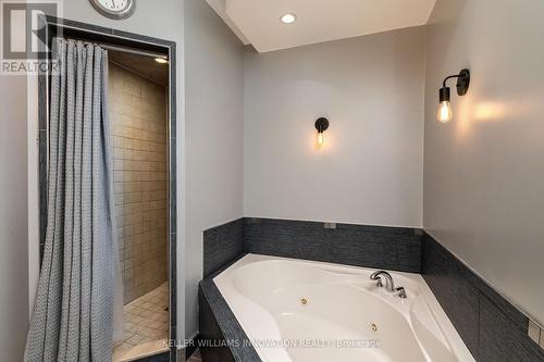 128 Park Street N, Hamilton, ON - Indoor Photo Showing Bathroom