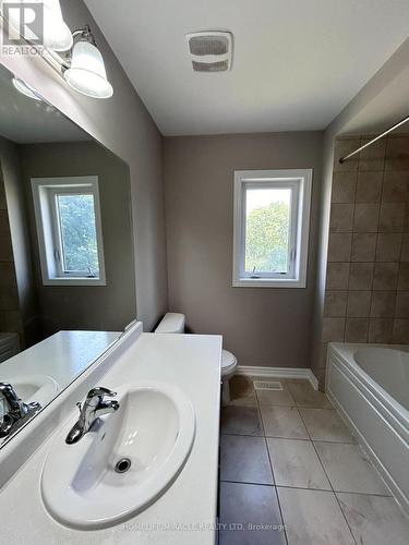 28 - 755 Linden Drive, Cambridge, ON - Indoor Photo Showing Bathroom