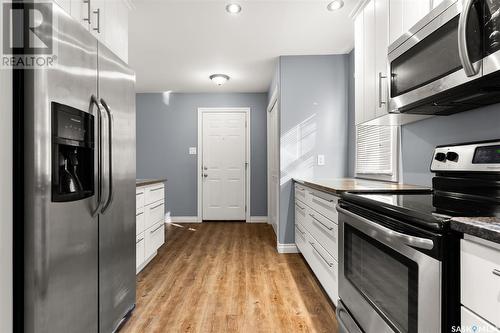 4115 2Nd Avenue, Regina, SK - Indoor Photo Showing Kitchen