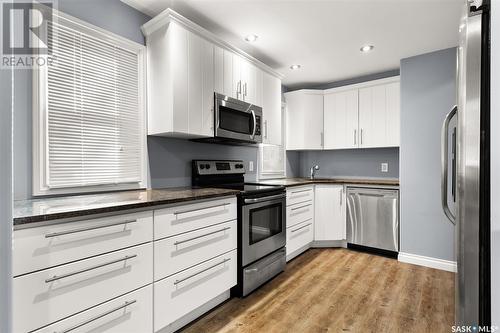 4115 2Nd Avenue, Regina, SK - Indoor Photo Showing Kitchen