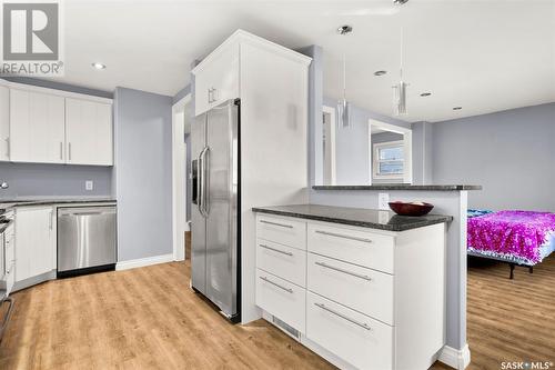 4115 2Nd Avenue, Regina, SK - Indoor Photo Showing Kitchen