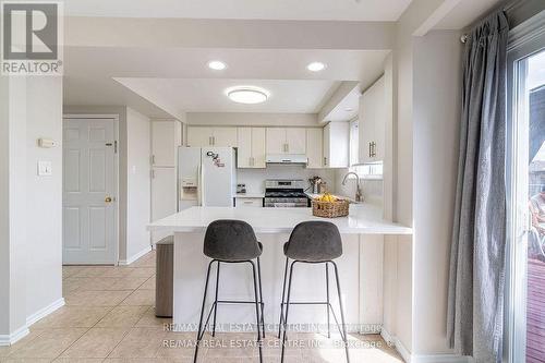 3104 Harold Sheard Drive, Mississauga, ON - Indoor Photo Showing Kitchen