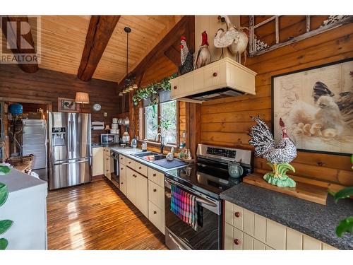 795 Sheep Creek Road, Keremeos, BC - Indoor Photo Showing Kitchen