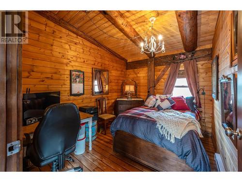 795 Sheep Creek Road, Keremeos, BC - Indoor Photo Showing Bedroom