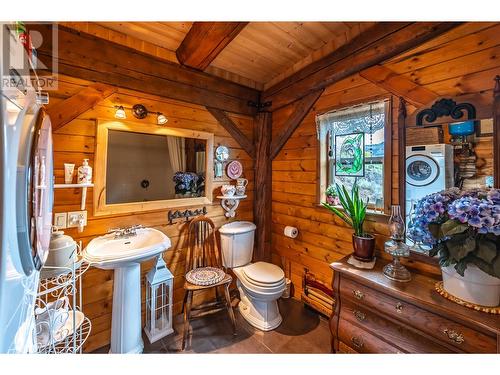 795 Sheep Creek Road, Keremeos, BC - Indoor Photo Showing Bathroom