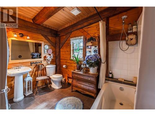 795 Sheep Creek Road, Keremeos, BC - Indoor Photo Showing Bathroom