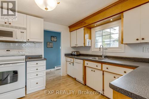 304 Champlain Road, Penetanguishene, ON - Indoor Photo Showing Kitchen