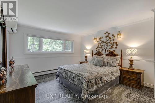 304 Champlain Road, Penetanguishene, ON - Indoor Photo Showing Bedroom